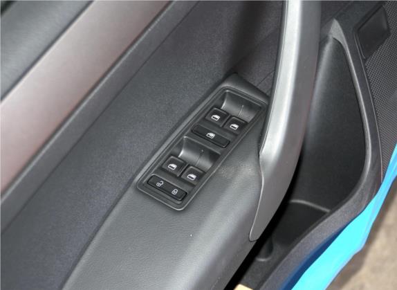 昕动 2014款 1.6L 手动悦享版 车厢座椅   门窗控制