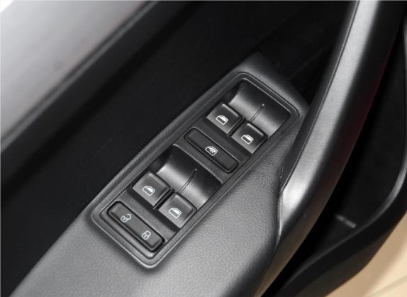 昕动 2014款 1.6L 自动致享版 车厢座椅   门窗控制