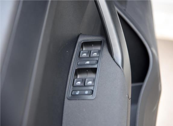 昕动 2016款 1.4L 手动前行版 车厢座椅   门窗控制