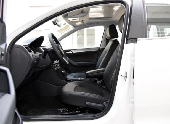 昕动 2016款 1.6L 自动创行版 车厢座椅   前排空间