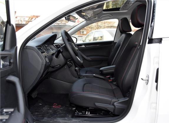 昕动 2016款 1.6L 自动智行版 车厢座椅   前排空间