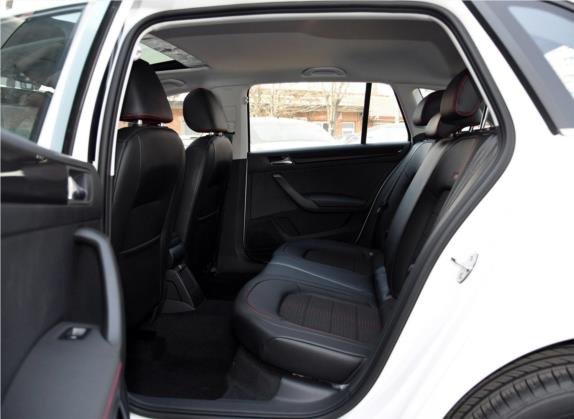 昕动 2016款 1.6L 自动智行版 车厢座椅   后排空间