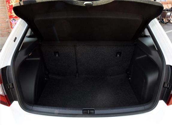 昕动 2016款 1.6L 自动智行版 车厢座椅   后备厢