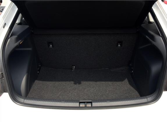 昕动 2016款 改款 1.4L 手动前行版 车厢座椅   后备厢