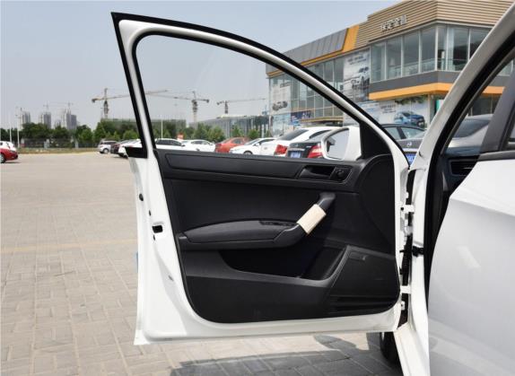 昕动 2016款 改款 1.4L 手动前行版 车厢座椅   前门板
