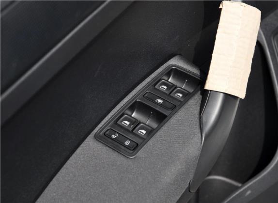 昕动 2016款 改款 1.4L 手动前行版 车厢座椅   门窗控制