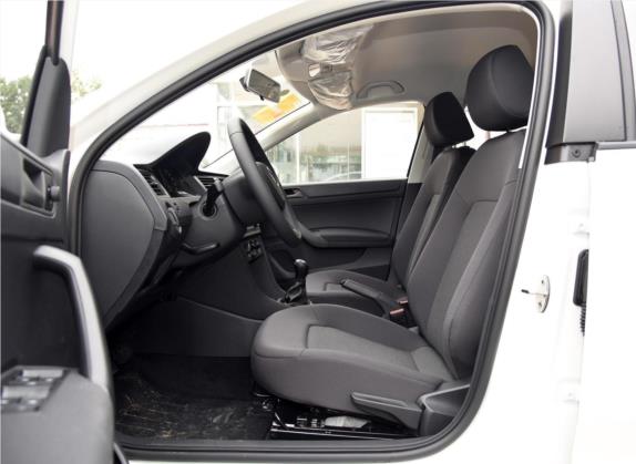 昕动 2016款 改款 1.6L 手动前行版 车厢座椅   前排空间