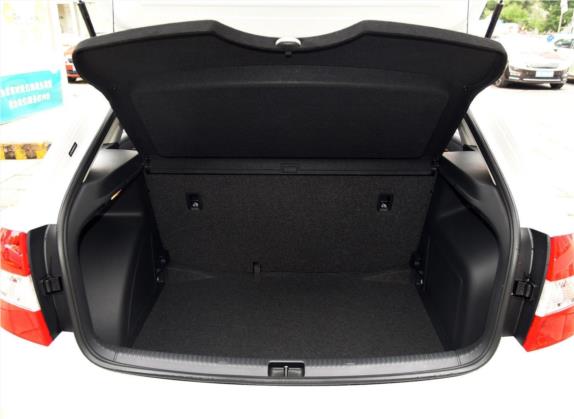 昕动 2016款 改款 1.6L 手动前行版 车厢座椅   后备厢