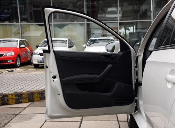 昕动 2016款 改款 1.6L 手动前行版 车厢座椅   前门板
