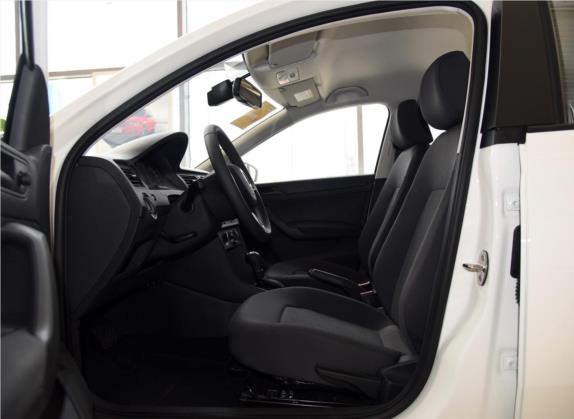 昕动 2016款 改款 1.6L 自动前行版 车厢座椅   前排空间