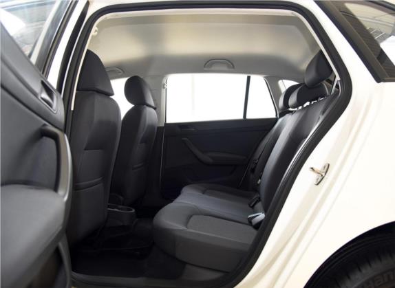昕动 2016款 改款 1.6L 自动前行版 车厢座椅   后排空间