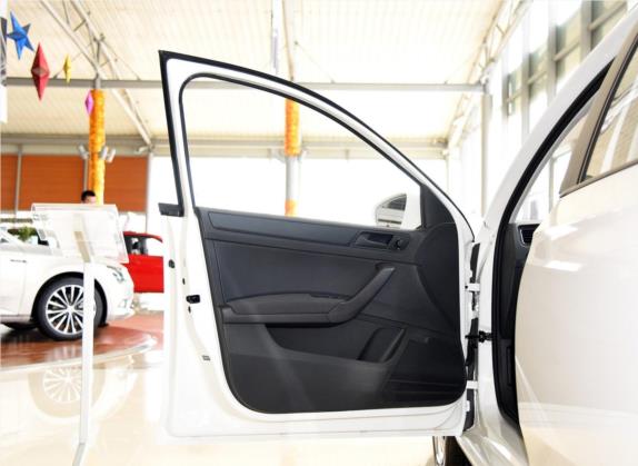 昕动 2016款 改款 1.6L 自动前行版 车厢座椅   前门板