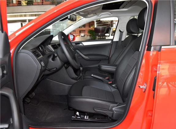 昕动 2016款 改款 1.6L 手动创行版 车厢座椅   前排空间