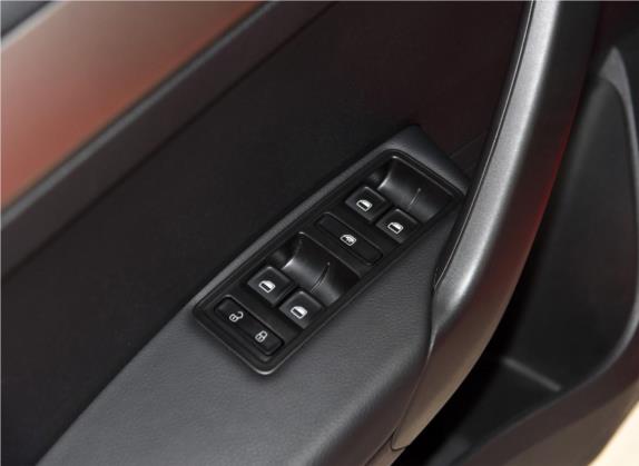 昕动 2016款 改款 1.6L 手动创行版 车厢座椅   门窗控制