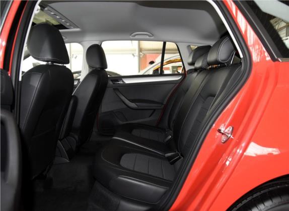 昕动 2016款 改款 1.6L 自动创行版 车厢座椅   后排空间