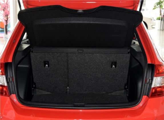 昕动 2016款 改款 1.6L 自动创行版 车厢座椅   后备厢
