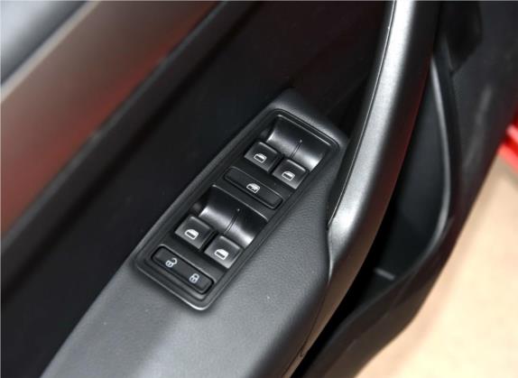 昕动 2016款 改款 1.6L 自动创行版 车厢座椅   门窗控制