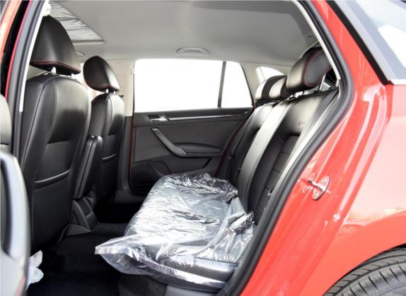 昕动 2016款 改款 1.6L 自动智行版 车厢座椅   后排空间