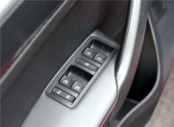 昕动 2016款 改款 1.6L 自动智行版 车厢座椅   门窗控制
