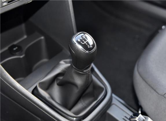 昕动 2018款 1.6L 手动标准版 中控类   挡把
