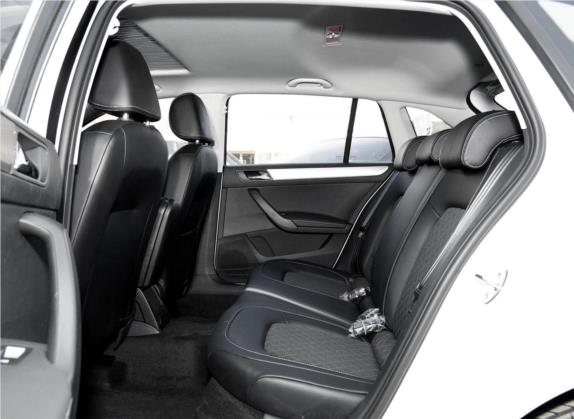 昕动 2018款 1.6L 自动舒适版 车厢座椅   后排空间