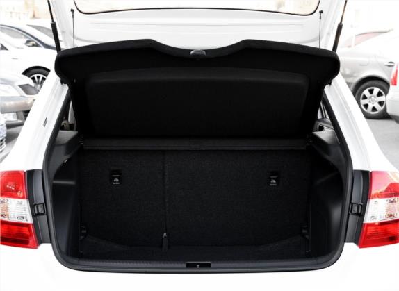 昕动 2018款 1.6L 自动舒适版 车厢座椅   后备厢