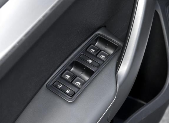 昕动 2018款 1.6L 自动舒适版 车厢座椅   门窗控制