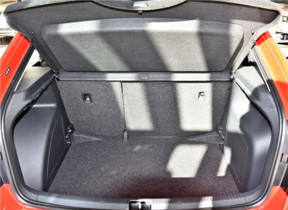 昕动 2018款 1.6L 自动运动版 车厢座椅   后备厢