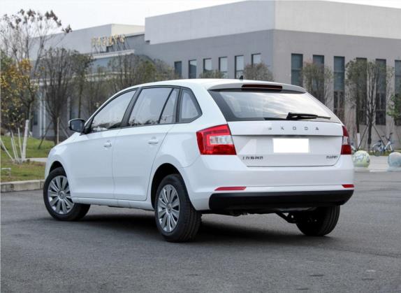 昕动 2019款 1.5L 自动标准版 外观   斜后