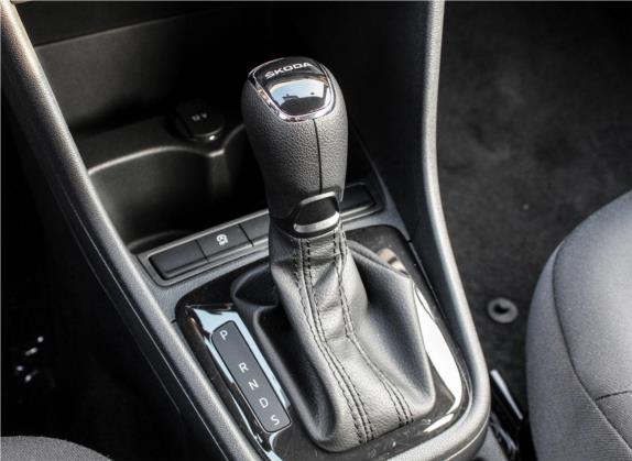 昕动 2019款 1.5L 自动标准版 中控类   挡把