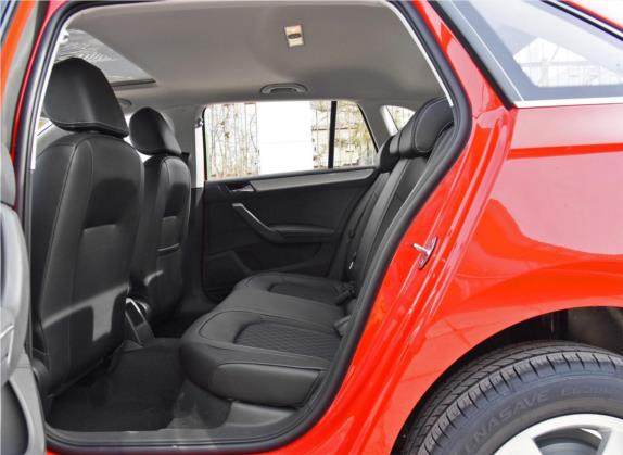 昕动 2019款 1.5L 自动舒适版 车厢座椅   后排空间