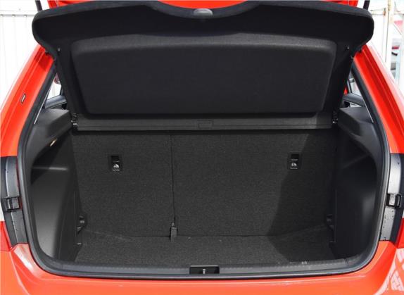 昕动 2019款 1.5L 自动舒适版 车厢座椅   后备厢