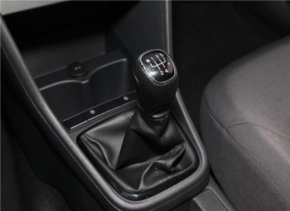 昕动 2019款 改款 1.5L 手动标准版 国VI 中控类   挡把