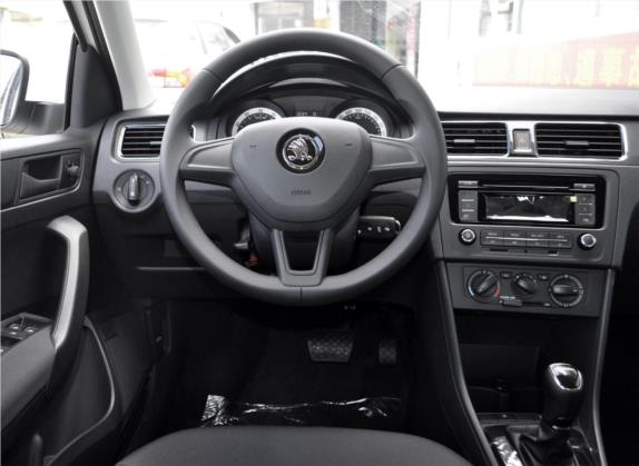 昕动 2019款 改款 1.5L 自动标准版 国VI 中控类   驾驶位