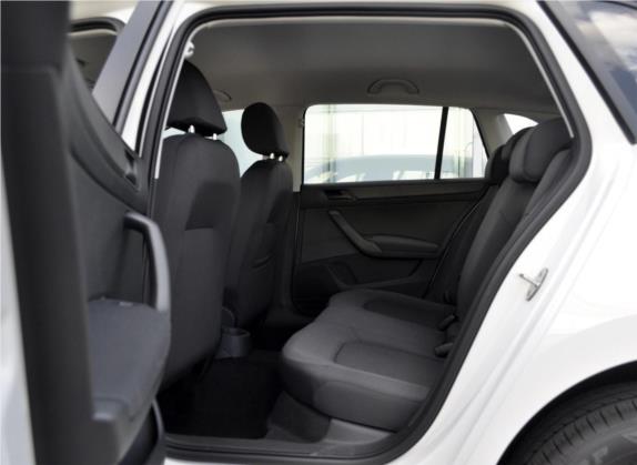 昕动 2019款 改款 1.5L 自动标准版 国VI 车厢座椅   后排空间