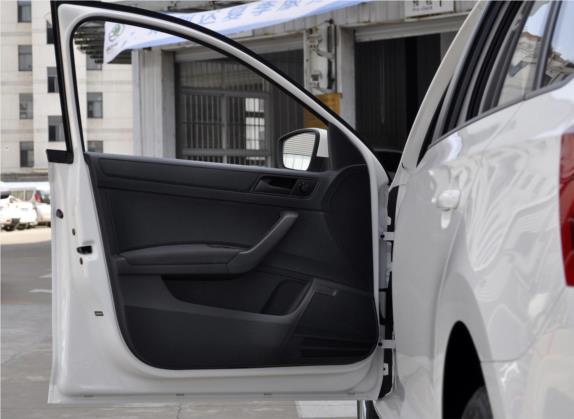 昕动 2019款 改款 1.5L 自动标准版 国VI 车厢座椅   前门板