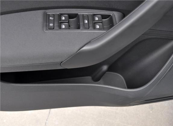 昕动 2019款 改款 1.5L 自动标准版 国VI 车厢座椅   门窗控制