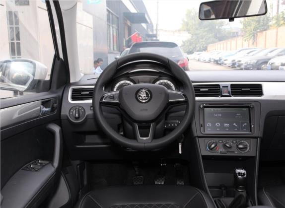 昕动 2019款 改款 1.5L 手动舒适版 国VI 中控类   驾驶位