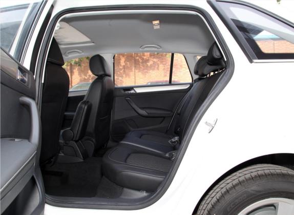 昕动 2019款 改款 1.5L 手动舒适版 国VI 车厢座椅   后排空间