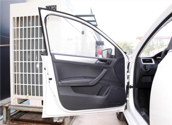 昕动 2019款 改款 1.5L 手动舒适版 国VI 车厢座椅   前门板