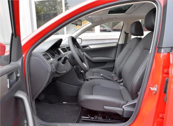 昕动 2019款 改款 1.5L 自动舒适版 国VI 车厢座椅   前排空间