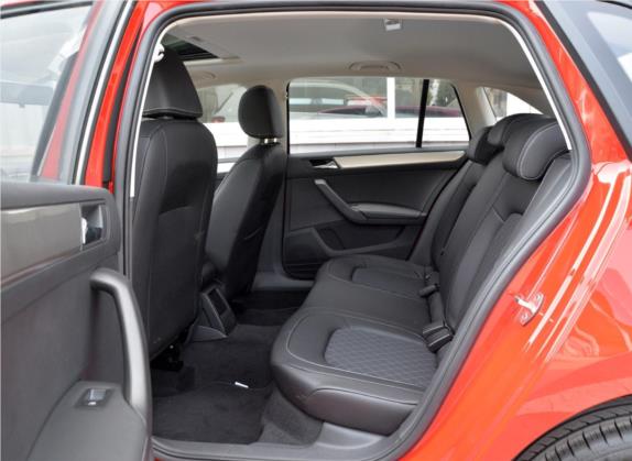 昕动 2019款 改款 1.5L 自动舒适版 国VI 车厢座椅   后排空间