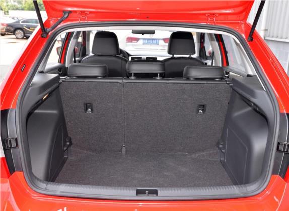 昕动 2019款 改款 1.5L 自动舒适版 国VI 车厢座椅   后备厢