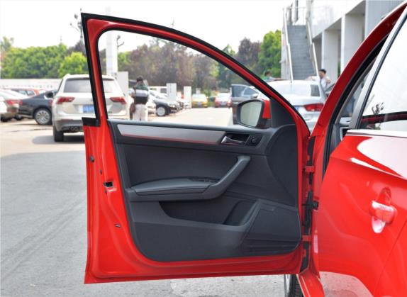 昕动 2019款 改款 1.5L 自动舒适版 国VI 车厢座椅   前门板