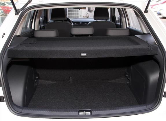 昕动 2020款 1.5L 自动标准版 车厢座椅   后备厢