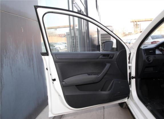 昕动 2020款 1.5L 自动标准版 车厢座椅   前门板