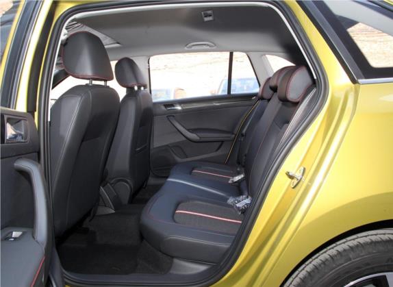 昕动 2020款 1.5L 自动舒适版 车厢座椅   后排空间