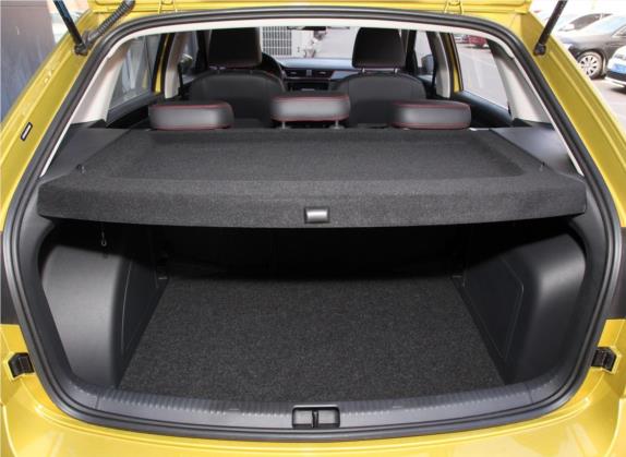 昕动 2020款 1.5L 自动舒适版 车厢座椅   后备厢