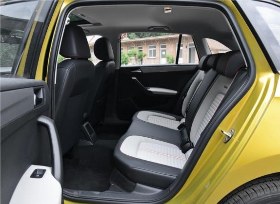 昕动 2020款 1.5L 自动运动版 车厢座椅   后排空间