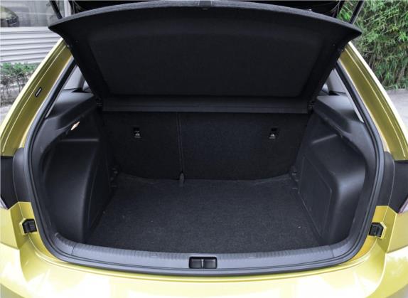 昕动 2020款 1.5L 自动运动版 车厢座椅   后备厢